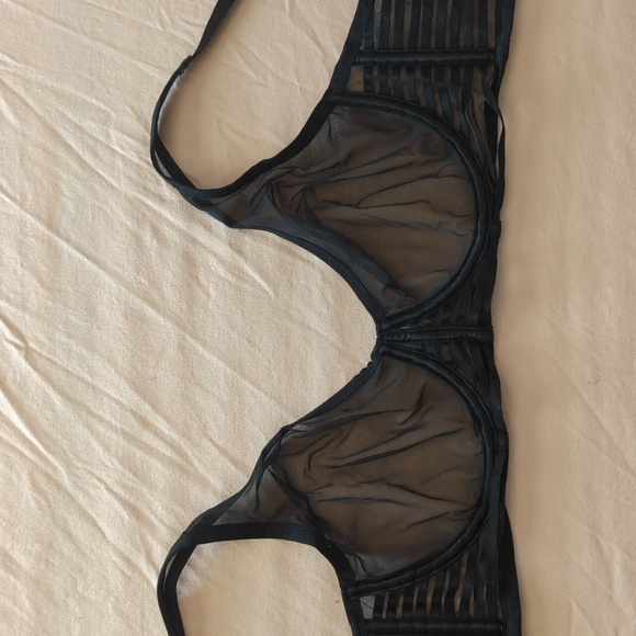 Victoria's secret sheer bra - Picture 2 of 4